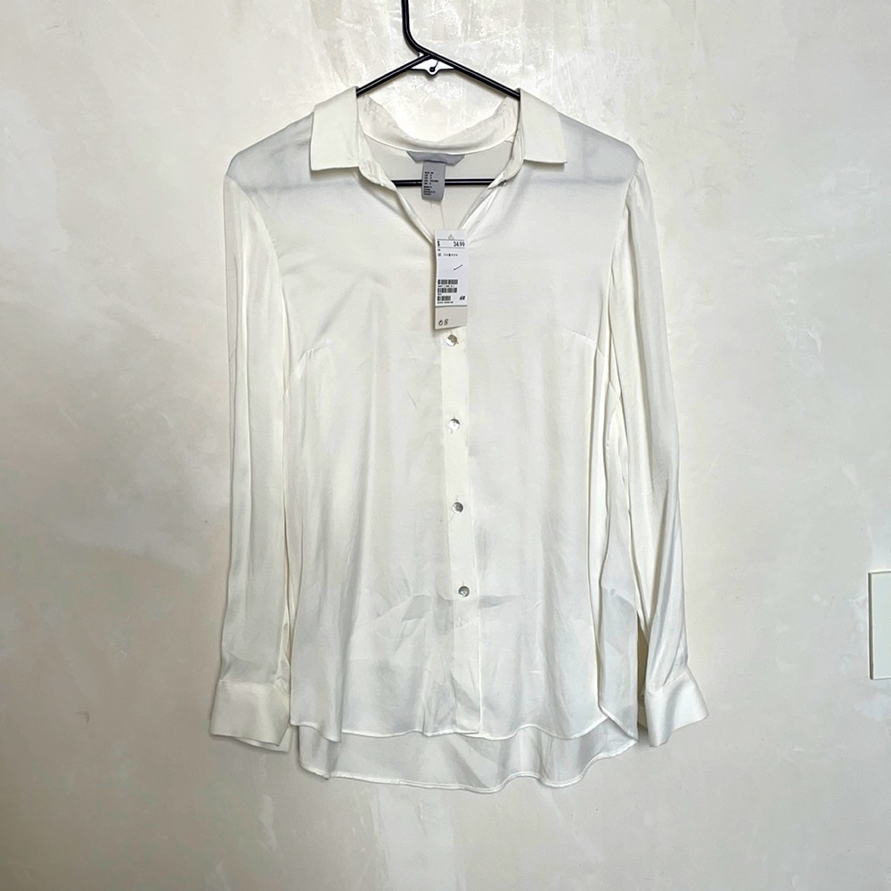 H&M’s classic ecru blouse - New